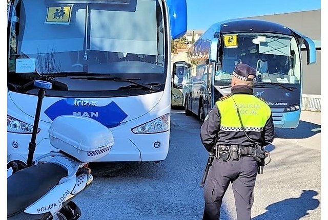 La Policía Local se adhiere a la campaña de control del transporte escolar promovida por la DGT, del 20 al 24 de enero