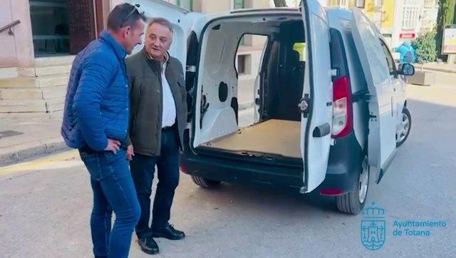 El Ayuntamiento adquiere un nuevo vehículo para reforzar el Almacén Municipal y el Servicio de Aguas