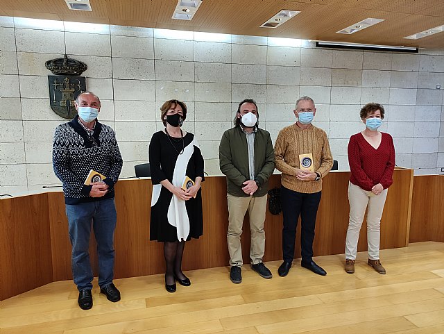 Cultura edita la Antología Poética 'Poemas sin primavera', que reúne trabajos de 25 autores que colaboraron a distancia con sus obras durante el confinamiento