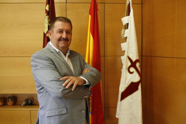 El alcalde critica que el delegado del Gobierno visite hoy el EVA-13 en Totana y no se lo comunique el máximo representante de los vecinos, 'dando la espalda y despreciando a más de 32.000 totaneros'