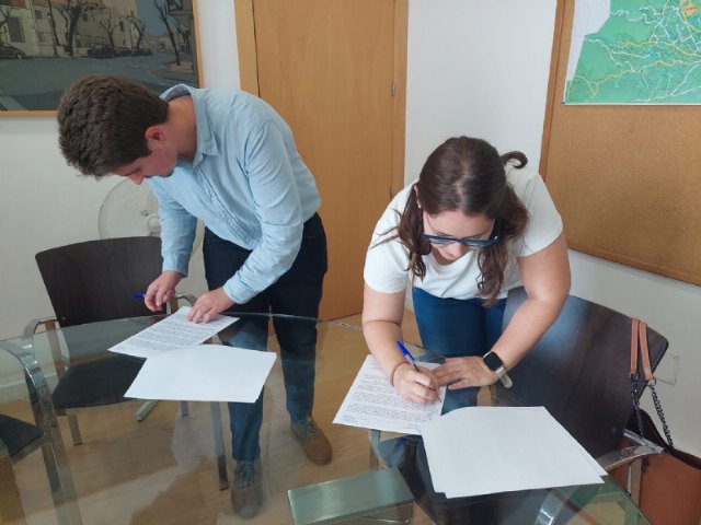 El Ayuntamiento y la Asociación de Vecinos de Paretón-Cantareros suscriben un convenio