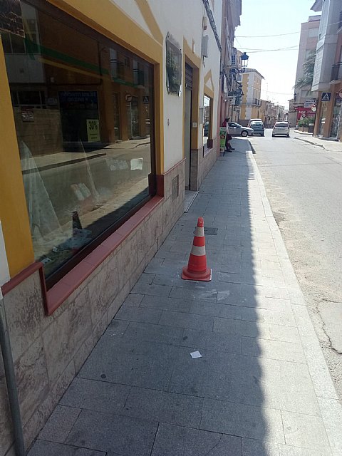 Pedro José Sánchez Pérez, concejal de Servicios, destaca que la brigada del almacén del ayuntamiento trabaja incansable cada día