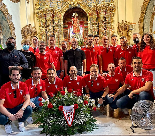 El Club Olímpico de Totana Veteranos realiza una ofrenda floral a Santa Eulalia