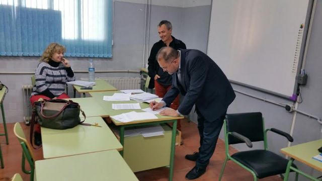 El alcalde se reúne con el claustro del Centro de Educación de Adultos del Bajo Guadalentín