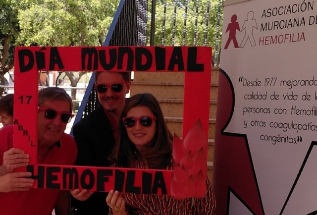 El Ayuntamiento de Totana se une y apoya las reivindicaciones de la Asociación Regional Murciana de Hemofilia con motivo del Día Mundial de esta patología
