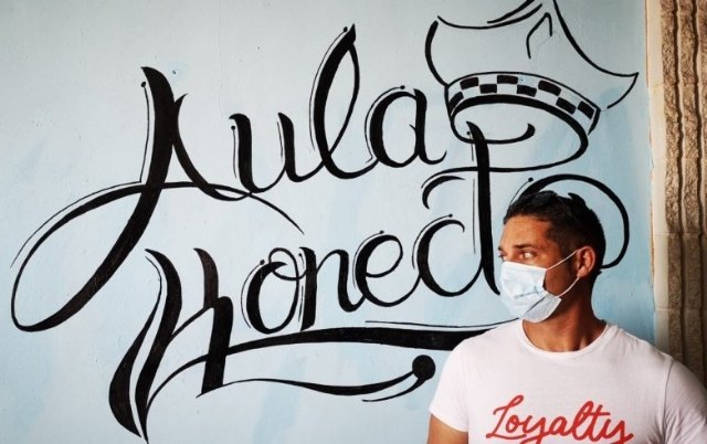 El agente de la Policía Local de Totana, Alfonso Sánchez; premio de buenas prácticas por su labor al frente del proyecto “Aula Konect@”