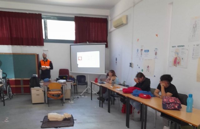 El alumnado del Programa Mixto de Empleo y Formación en Atención Sociosanitaria en Instituciones recibe formación en Primeros Auxilios