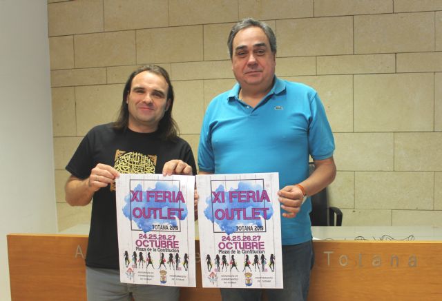 La XI Feria Outlet de Totana se celebrará en la plaza de la Constitución del 24 al 27 de octubre con una amplia oferta de expositores y productos con importantes descuentos