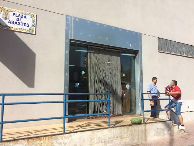 Se aprueba solicitar sendas subvenciones a la Comunidad Autónoma para la segunda fase de las obras de adecuación de la Plaza de Abastos y los aseos del mercadillo semanal