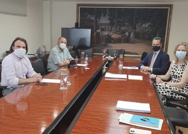 El alcalde se reúne con los directores generales del INFO y Comercio para abordar las líneas de ayudas autonómicas a los sectores del comercio y la hostelería