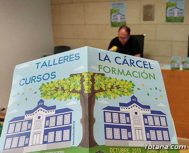 El programa 'La Cárcel-Formación' oferta un amplio abanico de cursos y talleres dirigidos a toda la población