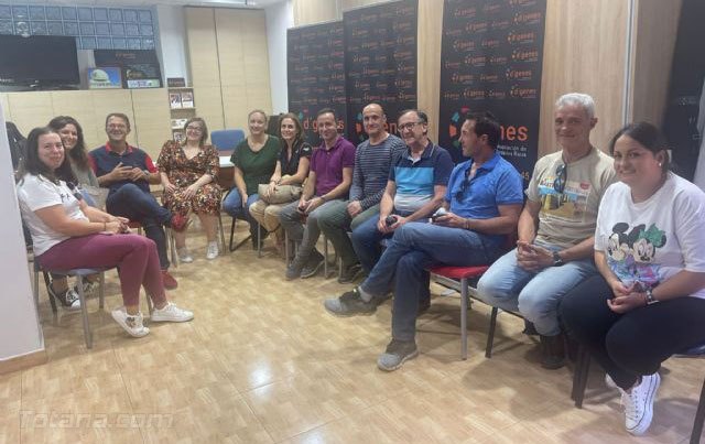 Colectivos sociales y representantes políticos analizan la situación del servicio de Pediatría de Totana y Aledo