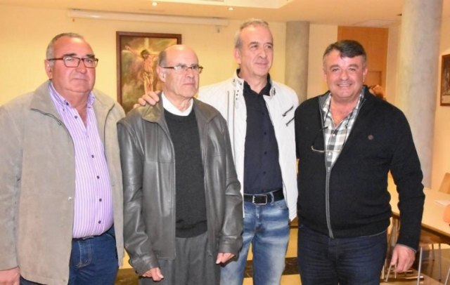 El alcalde de Totana felicita al Nazareno de Honor y Pregonero de la Semana Santa del 2018, Francisco Imbernón y Juan Francisco Otálora, respectivamente