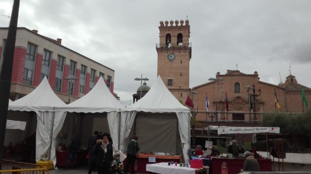 La II Muestra Artesana ha presentado este fin de semana productos alfareros y oficios artesanos varios a los visitantes