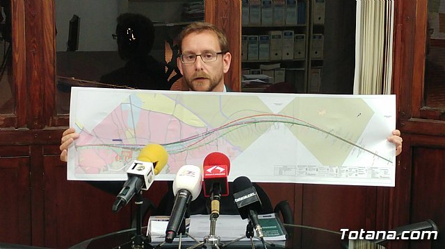 El concejal de Urbanismo exime al Ayuntamiento de Totana de la modificación del nuevo trazado del AVE a su paso por el municipio