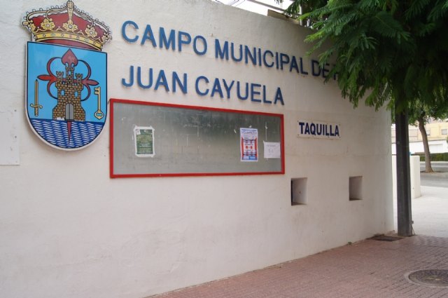 Suscriben el convenio de colaboración con el Club de Fútbol Olímpico de Totana para la utilización de instalaciones deportivas