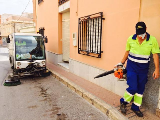 La Concejalía de Servicios a la Ciudad continúa con el plan de choque de limpieza viaria