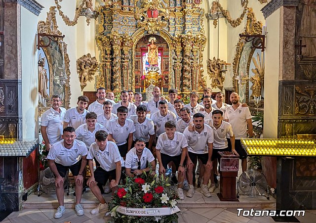 El Olímpico de Totana realiza una ofrenda floral a Santa Eulalia para pedir éxitos en la nueva temporada