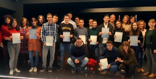 Entregan los diplomas acreditativos a los 21 alumnos de la XIII Promoción del Bachillerato Internacional del IES “Juan de la Cierva” de Totana