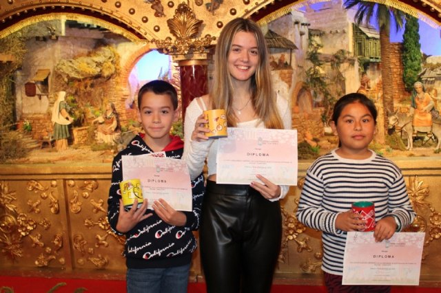 Entregan los premios a los ganadores del III Concurso de Postales de Navidad