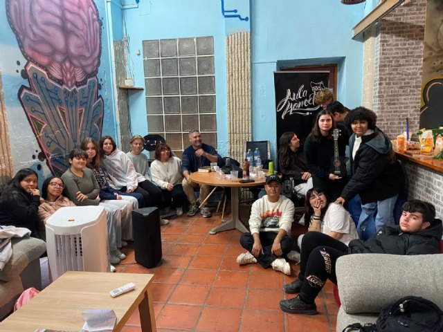 Renuevan el proyecto de acompañamiento policial “Aula Konect@” para el año 2025