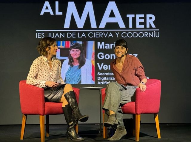 González Veracruz destaca la importancia de fomentar el talento y las competencias digitales de la ciudadanía para aprovechar la revolución tecnológica