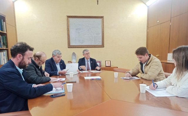 El alcalde y la Comunidad de Regantes mantienen una reunión en la CHS