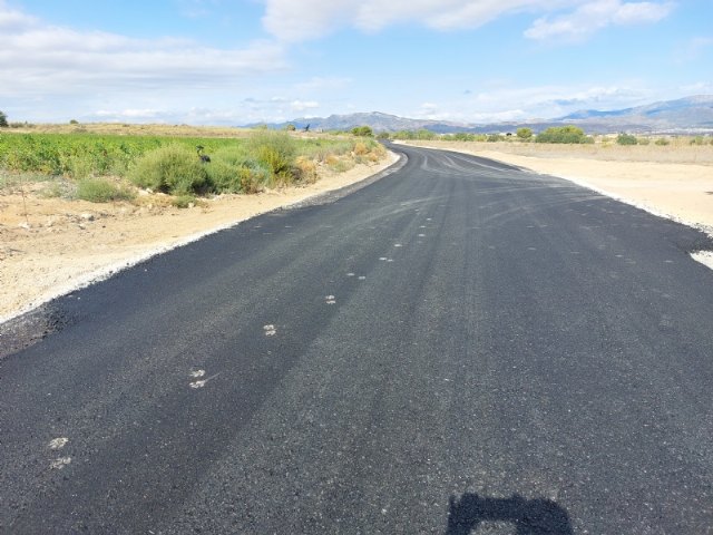 El Ayuntamiento acondiciona un tramo de 1,5 kilómetros del Camino de la Ceña de Juan Teresa, en la diputación del Raiguero Bajo; con fondos autonómicos