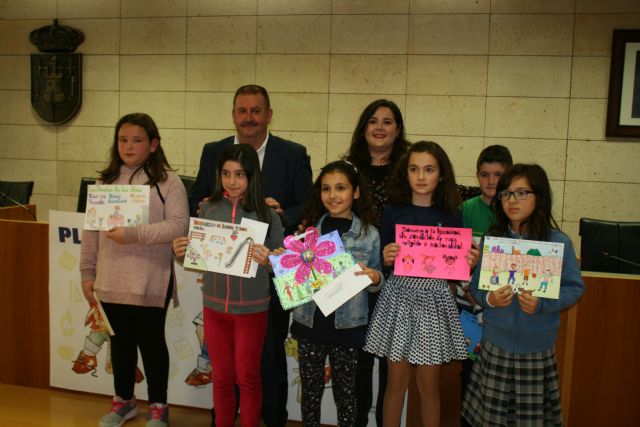 Se entregan los premios del XIV Concurso de Dibujo organizado con motivo del Día de los Derechos del Niñ@´2017