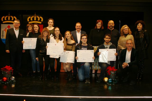 Se entregan los diplomas acreditativos a los diez alumnos de la XII Promoción del Bachillerato Internacional del IES 'Juan de la Cierva'