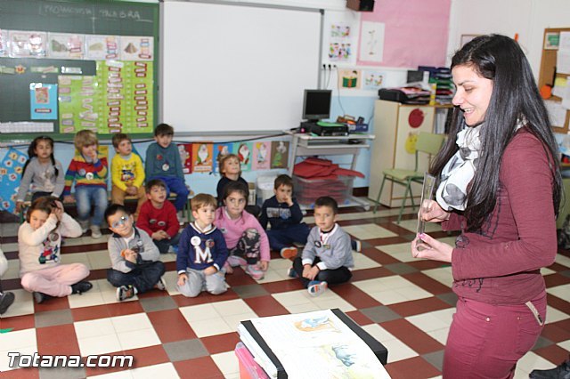 Un total de 30 niños y niñas participan en el proyecto 'Holidays 3.0', edición de Semana Santa, en el CEIP 'Santiago'