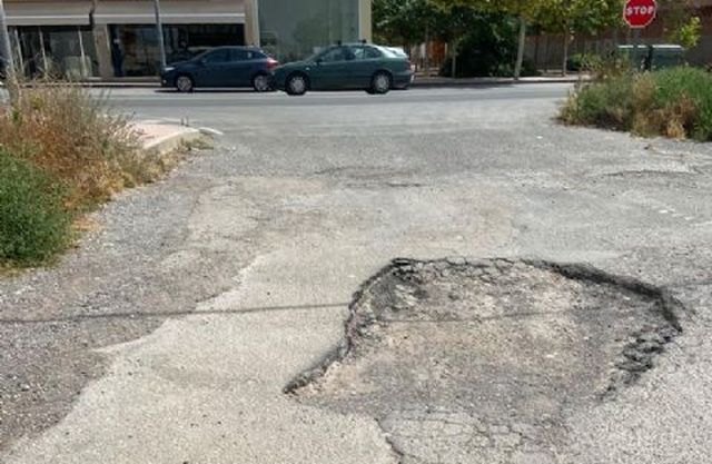El PP propone la mejora del acceso a los barrios de La Estación, Olímpico y Las Peras por el avanzado deterioro y hundimiento de la carretera principal