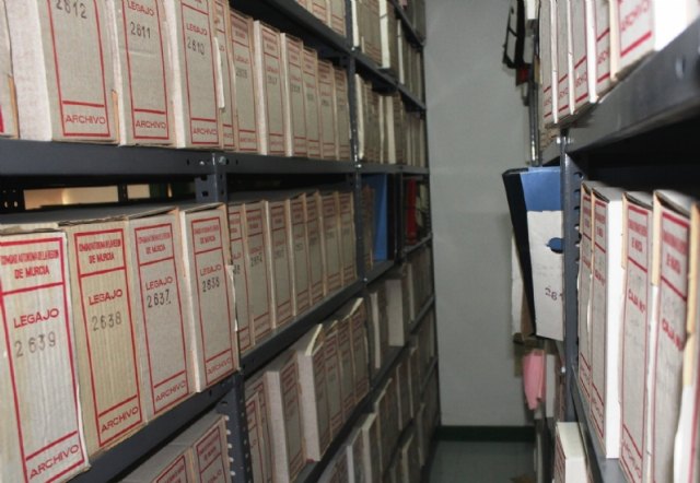 Se aprueban la convocatoria y las bases para la selección mediante oposición libre de una plaza de archivero/a en el Ayuntamiento de Totana