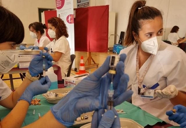 Unos 1.100 jóvenes de Totana se vacunan hoy contra la meningitis