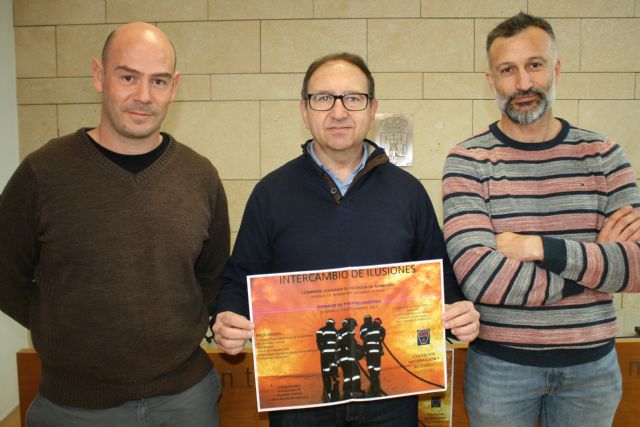 El Parque de Bomberos de Totana-Alhama promueve la I Campaña de Recogida de Alimentos bajo el título 'Intercambio de ilusiones', que se celebrará el domingo 3 de diciembre