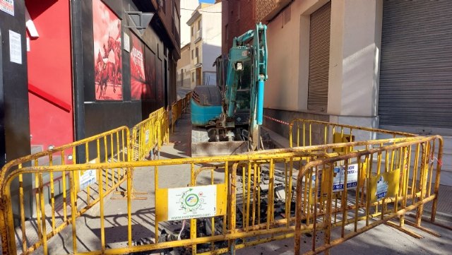 Comienzan las obras de renovación de las redes de agua y adoquinado en calle Emilio Mora
