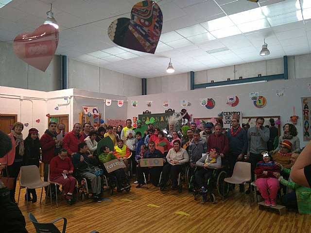 La Musa y Don Carnal visitaron la residencia de 'La Purísima' y el Centro Ocupacional 'José Moya'