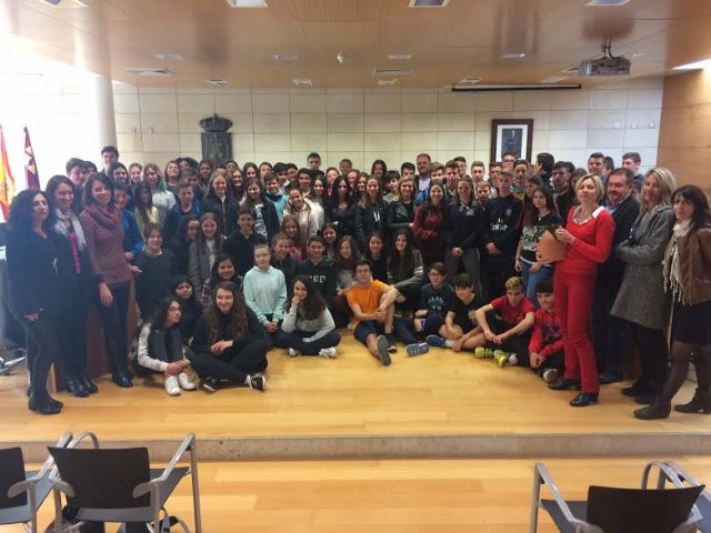 Autoridades municipales realizan una recepción institucional a la delegación francesa que realiza un intercambio con estudiantes del IES 'Prado Mayor'