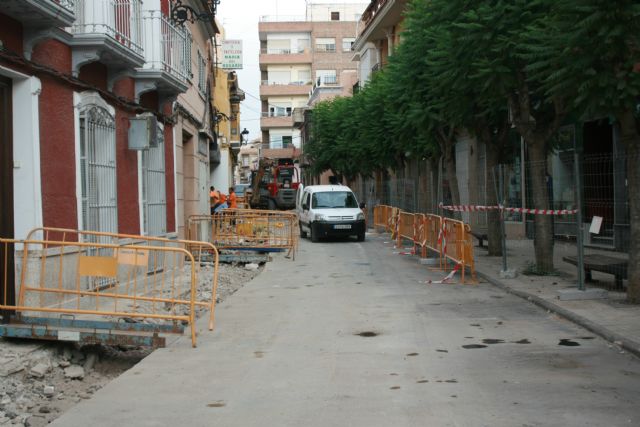 Las obras en la calle Juan XXIII procurarán mejorar la accesibilidad y dinamizar el ambiente comercial de esta vía con la ampliación y acondicionamiento de aceras en ambos márgenes