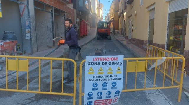 Comienzan las obras de renovación y acometidas de agua potable, y alcantarillado y pavimentado en la calle San Cristóbal