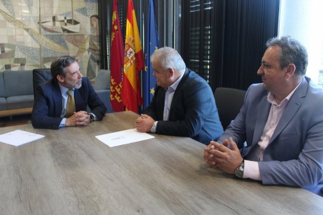 El alcalde solicita al delegado del Gobierno más agentes en el Cuartel de la Guardia Civil