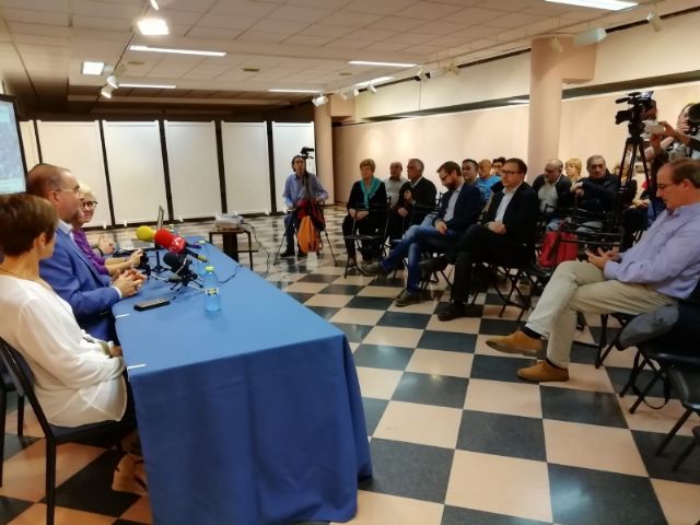 Se celebra con gran aceptación la conferencia 'Evolución urbanística de Totana a mediados del siglo XX', en la sala municipal 'Gregorio Cebrián', dentro de los actos culturales del Centenario de la Ciudad