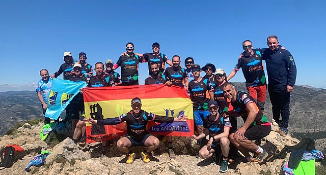 Los Andarines de Totana conquistan la cima más alta de Alicante, el Puig Campana