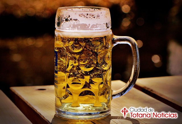 El consumo moderado de cerveza puede ser una opción saludable y placentera para acompañar la magra con tomate