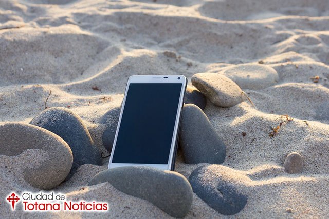 Playa, en pareja y siempre conectado