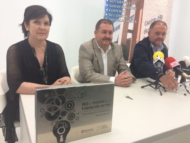 Se suscribe un nuevo contrato de cesión de uso del Vivero de Empresas a una emprendedora, destinada a la prestación de servicios de artes gráficas y comunicación en general