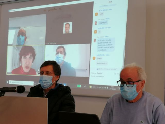 Activistas sociales y periodistas profesionales asisten a la Escuela de Comunicación de IUVRM