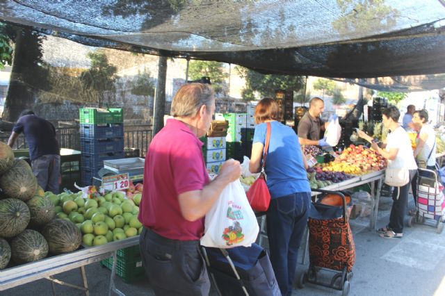 El Mercadillo Semanal en El Paretón se adelanta esta semana del viernes al jueves por coincidir con la festividad de Todos los Santos
