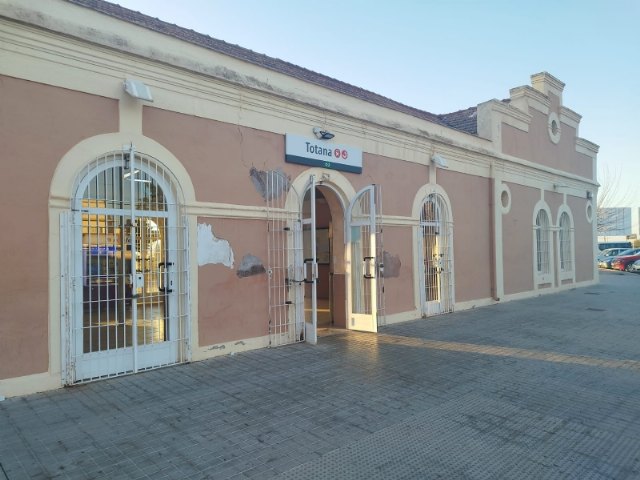 Solicitan a Adif la cesión del edificio de la estación de tren para el desarrollo de actividades culturales y de ocio para jóvenes