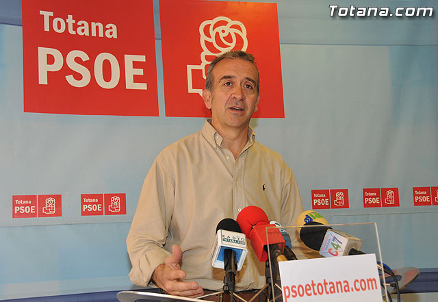 El Portavoz de los Socialistas en el Ayuntamiento, Juan Fco. Otálora, en una foto de archivo / Totana.com
